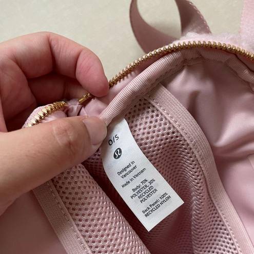 Lululemon everywhere belt bag 1L fleece pink/gold