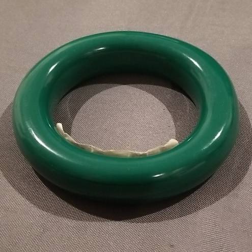 Trina Turk 💕💕 Resin Emerald Bangle Bracelet Green