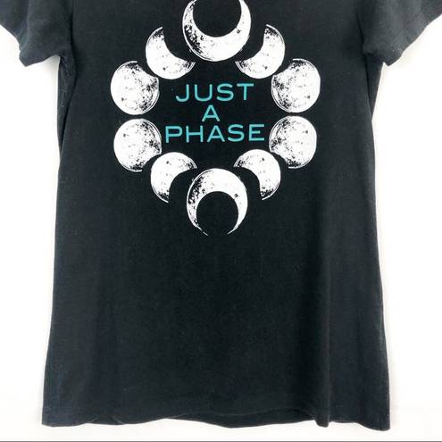 The Moon Women’s Phases Black Short Sleeve T-Shirt Size M Boho Casual