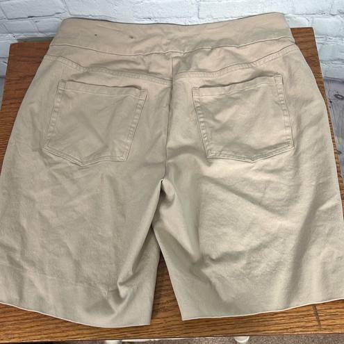 Soft Surroundings  Khaki Jegging style pull on Chino Shorts Women's Size Medium