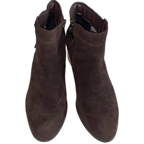 Blondo  “Isaac” Waterproof, dark brown suede ankle booties. Size 10. EUC