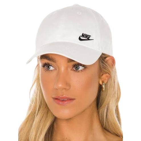 Nike Women’s Heritage 86 Hat In White