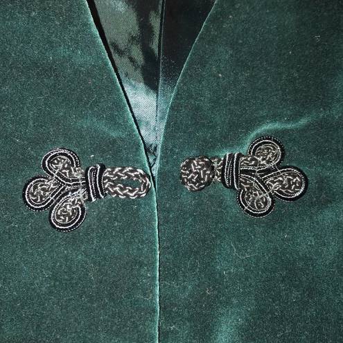 Karen Scott Vintage  green velvet vest with frog closure