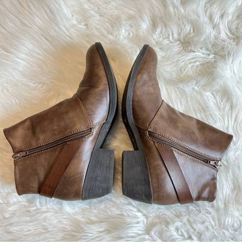 blowfish  Shanna Boots Ankle Booties Brown Faux Leather SZ 9.5 Buckle Detail