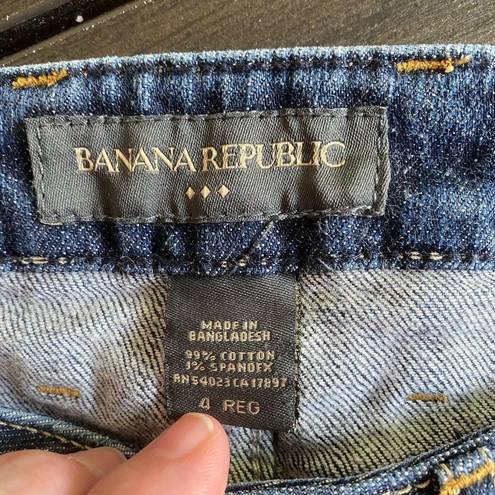 Banana Republic  Blue Jeans size 4 flare 99% cotton 1% spandex