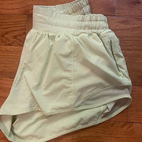 Lululemon  Hotty Hot Low Rise 2.5” Shorts Size 8 Crispin Green