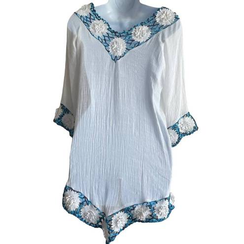 Daisy Women’s Blouse V-Neck 3/4 Sleeve  Applique' Crochet Trim White Pullover