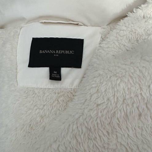 Banana Republic  Women’s Medium Lined White Puffer Vest with Faux Fur lined Hood