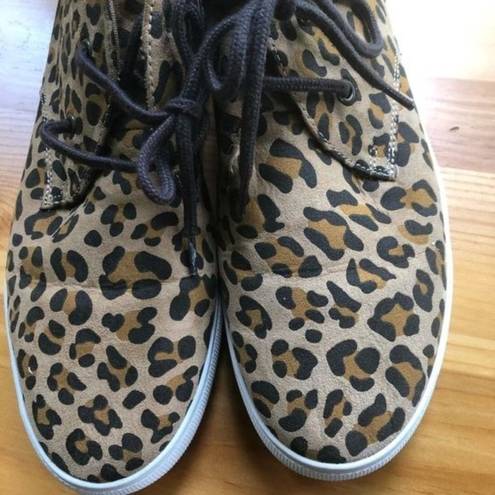 Gap  Womens Cheetah Print Midtop Sneaker Sz 8