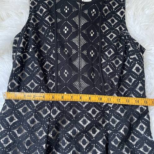 Kensie  Women's Graphic Geo Sleeveless Dress Black Lace With Cream Underlay Sz M.