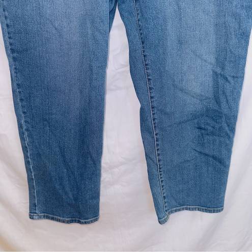 Crown & Ivy  Medium Wash Denim High Rise Straight Leg Balloon Fit Jean size 14