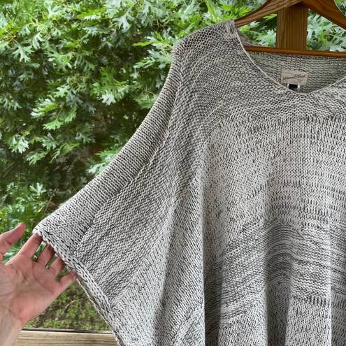 Universal Threads Universal Thread Women's Grey Knit Poncho One Size. NEW