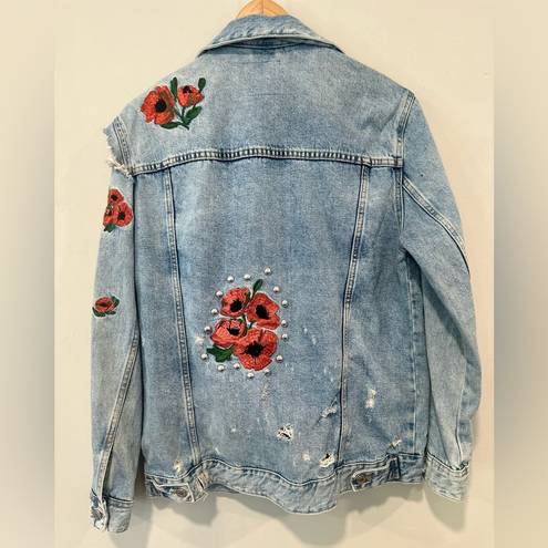 ZARA  Oversized Denim Jacket with embroidered Roses and Studs. Size Small