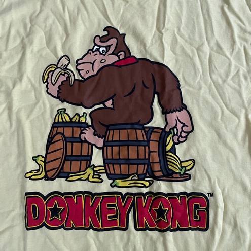 Nintendo NWOT Donkey Kong Yellow Graphic Tee size L