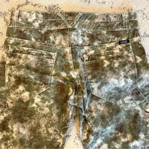 Guess  Green Camo Capri Pants Size 25