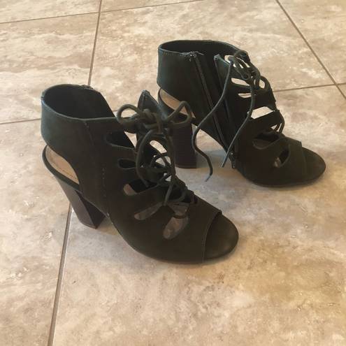 Bamboo  Like New Zip Up Tie Strappy Heels Size 7.5