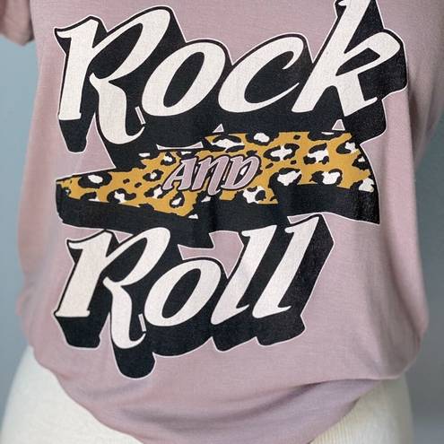 Rock’n Roll Rock N Roll Thunder Bolt Leopard Print Scoop Neck Tee Shirt Blush Pink  Small