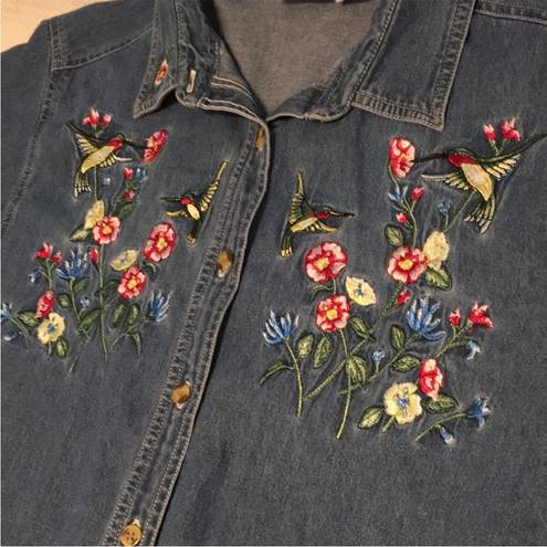 Brooks Bobbie  | Embroidered Hummingbird “90’s mom” Top