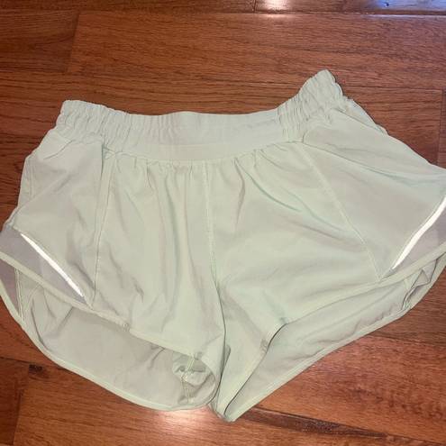 Lululemon  Hotty Hot Low Rise 2.5” Shorts Size 8 Crispin Green