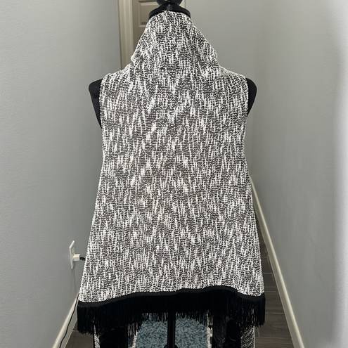 Jessica Simpson  black and white textured vest with fringe size 2X