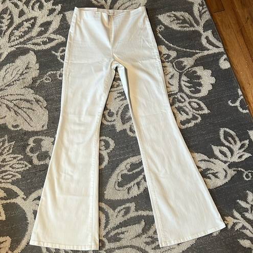 Skinny Girl  white jeans. NWT. Elastic waist and tummy control.