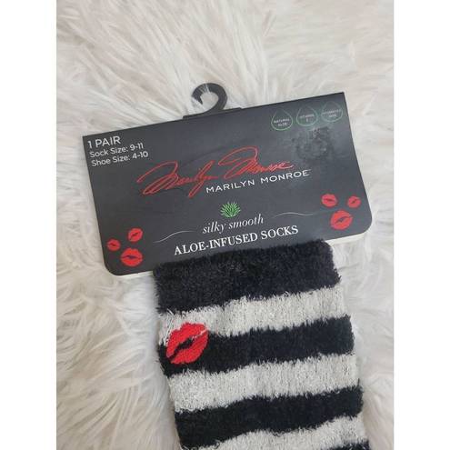 Marilyn Monroe NWT  Silky Smooth Aloe Infused Plush Striped Socks with Lips