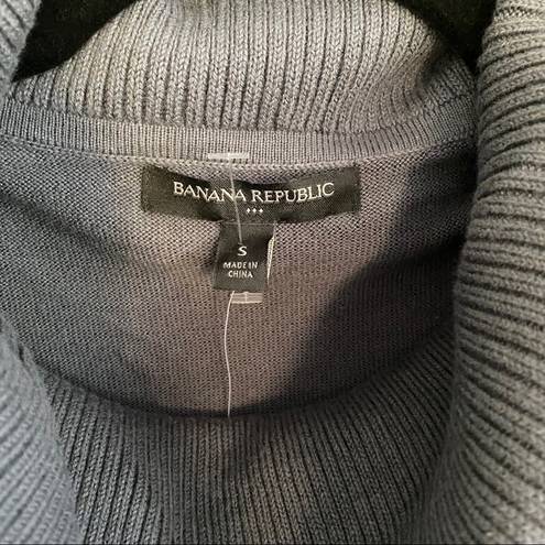 Banana Republic  Factory Waffle Front Turtleneck Size Small