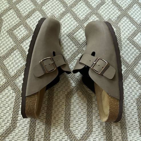 Cushionaire Taupe Slip On Clogs Boston Style Size 6.5