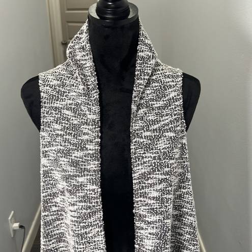 Jessica Simpson  black and white textured vest with fringe size 2X