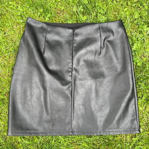 DO+BE black faux leather mini skirt - size large