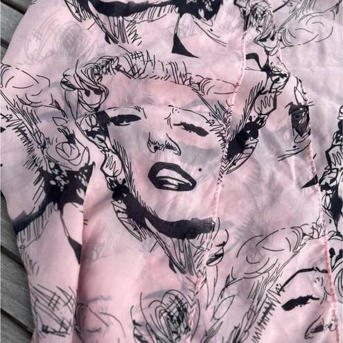 Marilyn Monroe  scarf