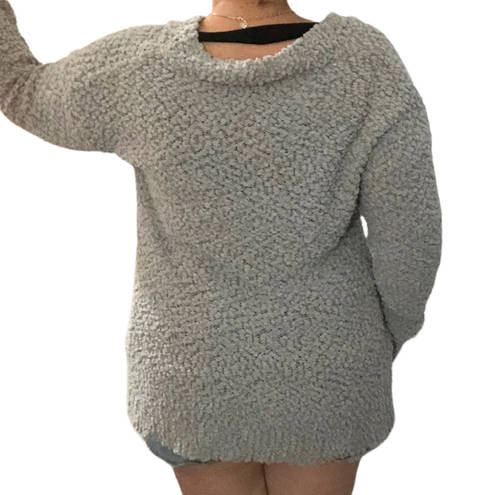 Zenana Premium  MEDIUM NWT Gray Light Weight V-Neck Popcorn Sweater