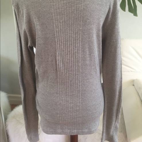 DKNY  Gray Long Sleeved Crew Neck Ribbed Design Lightweight Sweater Size M