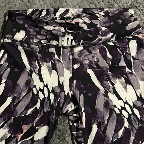 Gaiam Women's  Gym Activewear Capri Cropped Leggings Purple Black Size Small EUC