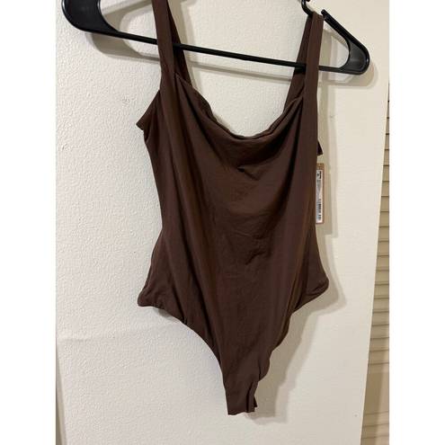 SKIMS New  Fits Everybody Square Neck Bodysuit Size Small Cocoa NWT