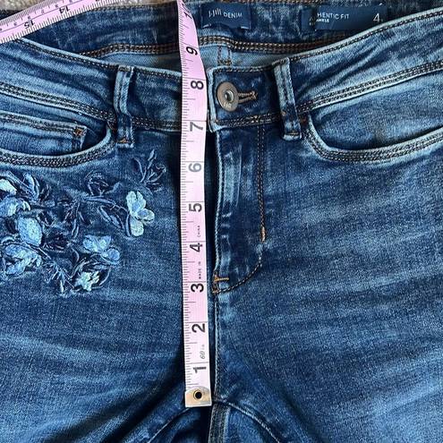 J.Jill Authentic Fit Blue Floral Embroidered Jeans. Size 4Tall