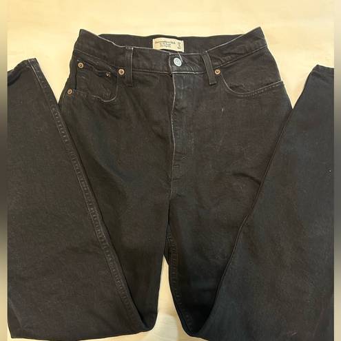 Abercrombie & Fitch Abercrombie Curve Love Ultra High Rise 90s Straight Jeans in Black