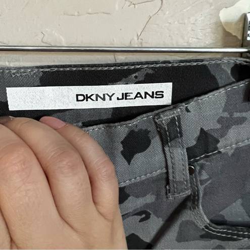 DKNY  Jeans City Boyfriend Camo Shorts