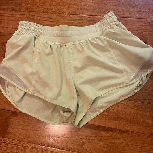 Lululemon  Hotty Hot Low Rise 2.5” Shorts Size 8 Crispin Green