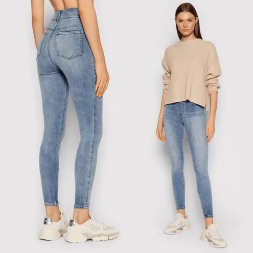 Spanx  high rise skinny jeans light wash small NWT