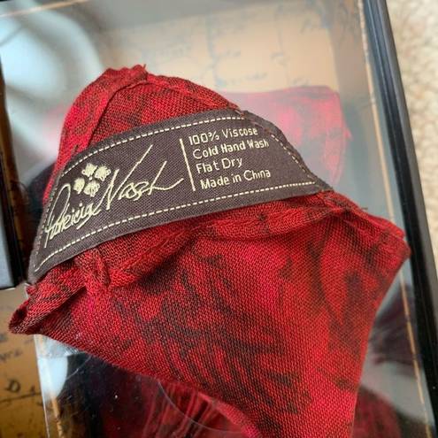 Patricia Nash NEW IN BOX  Astor Wallet and Scarf Gift Set in Etched Roses