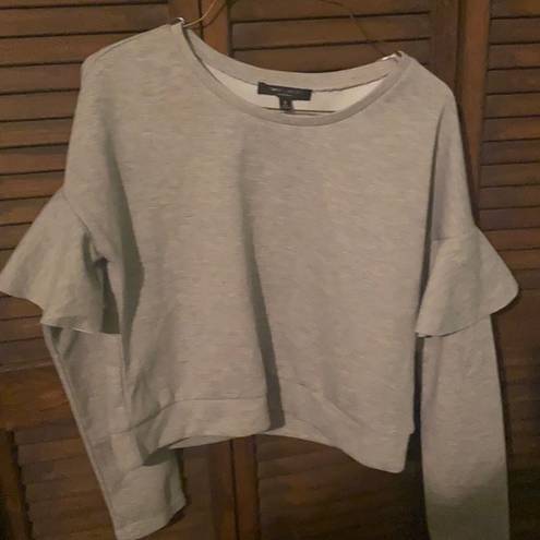 Romeo + Juliet Couture Cute grey cropped sweatshirt with bell sleeves