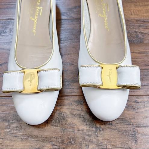 Salvatore Ferragamo Ferragamo • vintage Vara Bow Shoes cream white gold  pumps low heel 90s classic