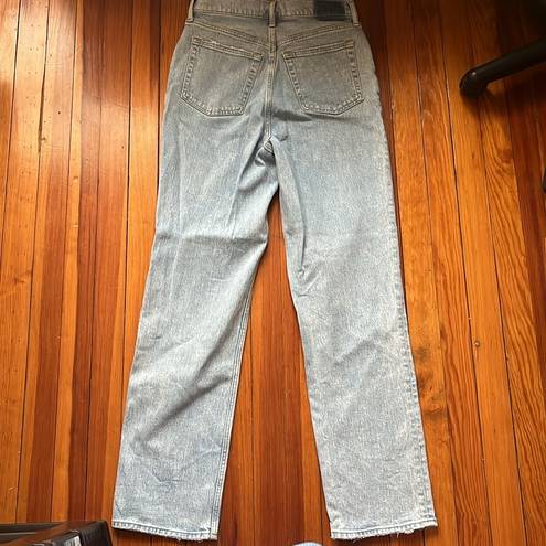 Abercrombie & Fitch  Light Wash Crossover Ultra High Rise 90s Straight Jean 10/30