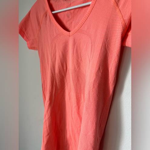 Lululemon  Swiftly Tech Short Sleeve 2.0 Running Sport Lightweight sz 4 V neck