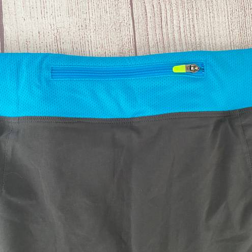 The North Face women L golf/tennis skort grey & blue