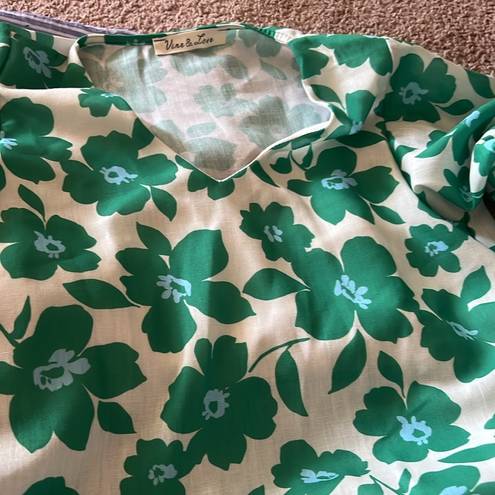 Vine & Love Stay Beautiful Balloon Sleeve Floral Blouse : Green/Ivory