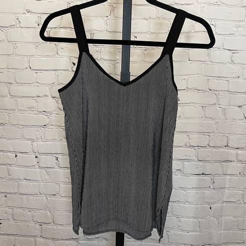 Bobeau NWT  Contrast Trim V-Neck Camisole