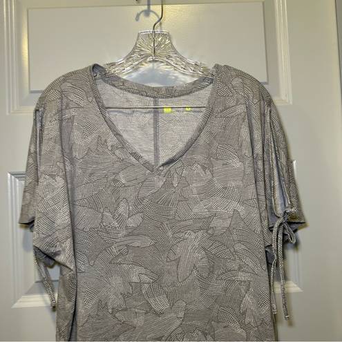 Xersion  Grey Print V Neck Short Slit Tie Sleeve size 0X