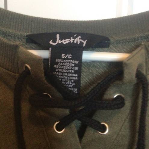 Justify Women’s size small Sweatshirt olive green and off white